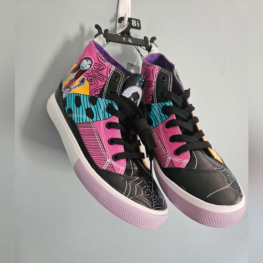 🎃 New Nightmare Before Christmas High Top Sneakers – Women’s Size 8.5 – NWT 🎃